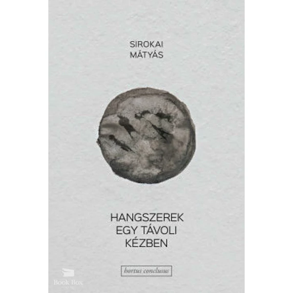 Hangszerek egy távoli kézben